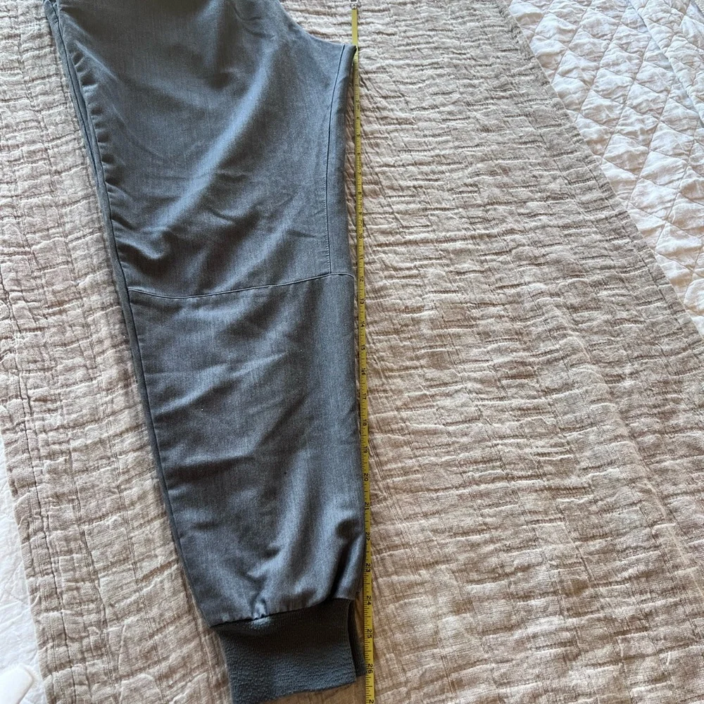 FIGS Graphite Jogger Scrub Pants | Men’s Size Small